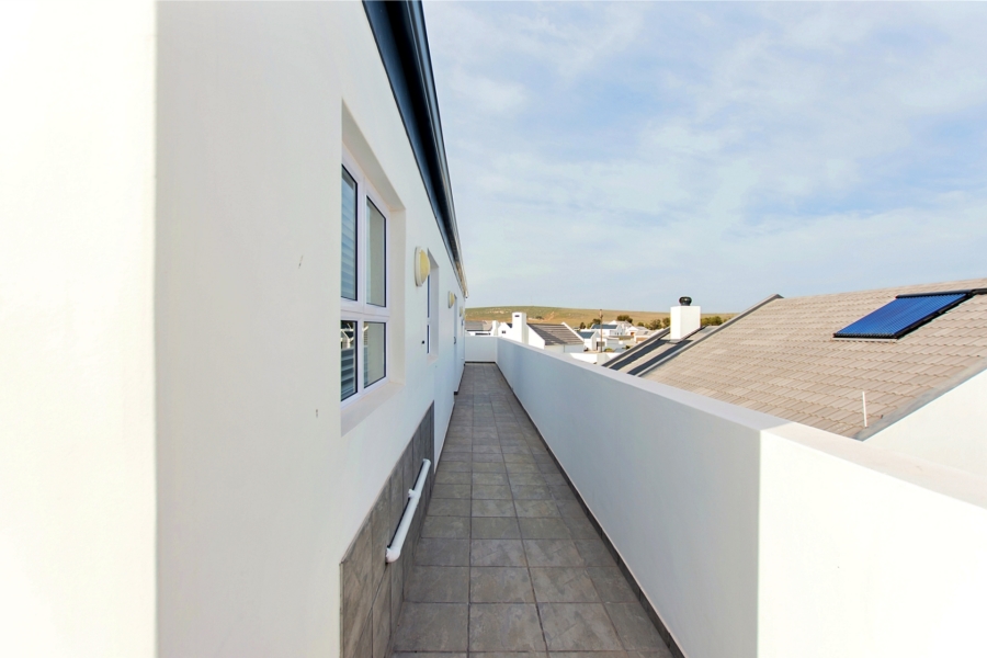 5 Bedroom Property for Sale in Brittania Beach Estate Western Cape